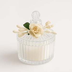 شمع تزئینی شیشه‌ای با گل رز کرم